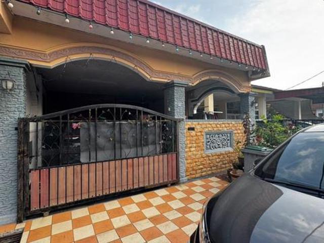 Terraced House for sale in Malaka