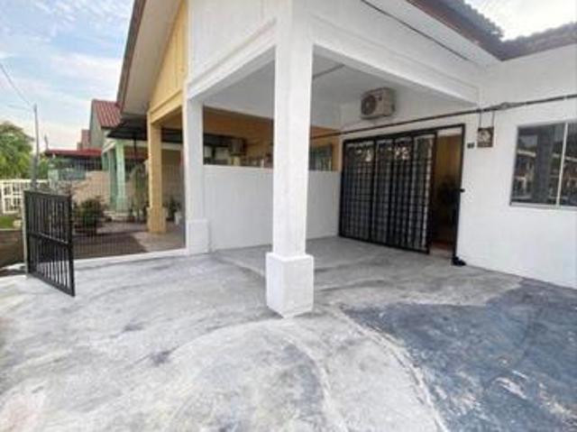 Terraced House for sale in Malaka