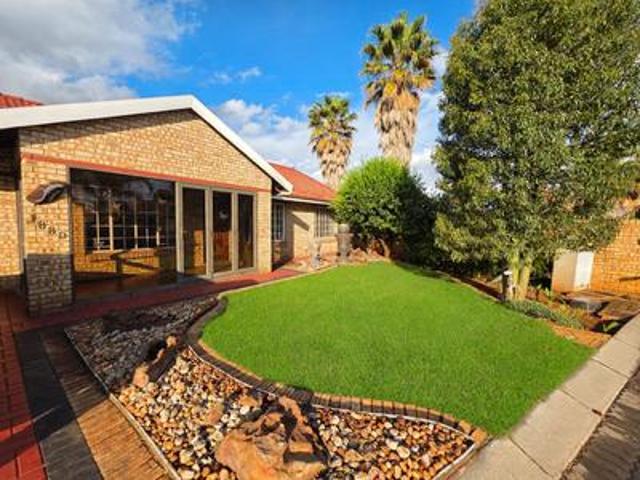 Townhouse for sale in Meyerton, Midvaal Local Municipality