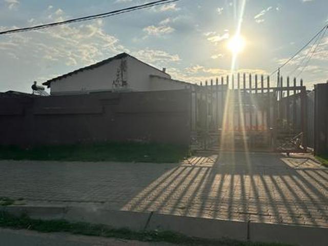 House for sale in Tshepisong, City of Johannesburg Metropolitan Municipality