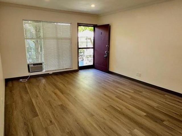 Apartment for rent in Canoga Park, California