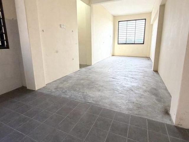 Flat for sale in Pekan Nanas, Johor