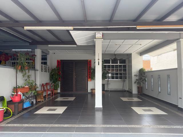 Terraced House for sale in Malaka