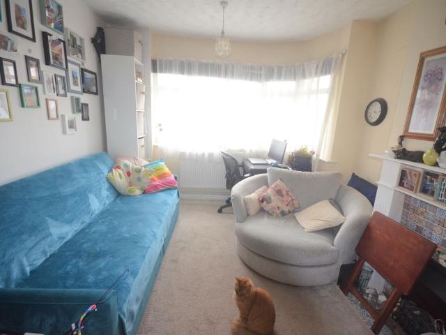Apartment for rent in Fairlop, Greater London