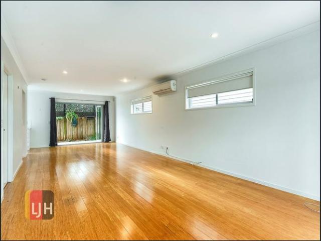 Townhouse for rent in Toombul, Queensland