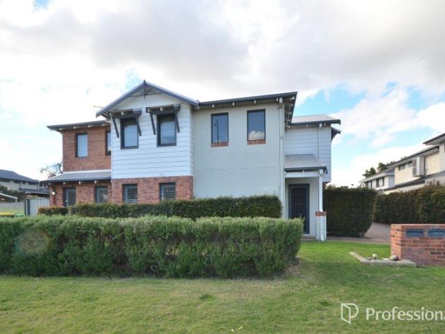Townhouse for rent in East Victoria Park, Western Australia