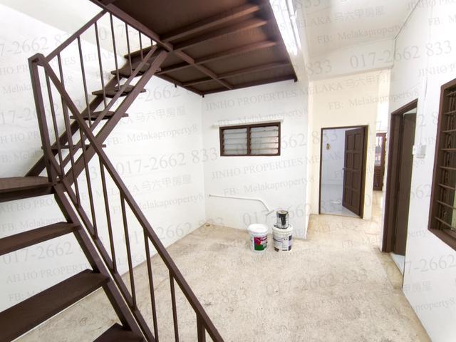 Terraced House for sale in Malaka