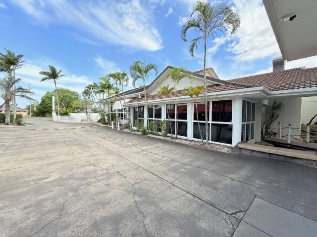 Retail for rent in Runaway Bay, Gold Coast City
