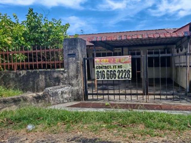 Terraced House for sale in Malaka