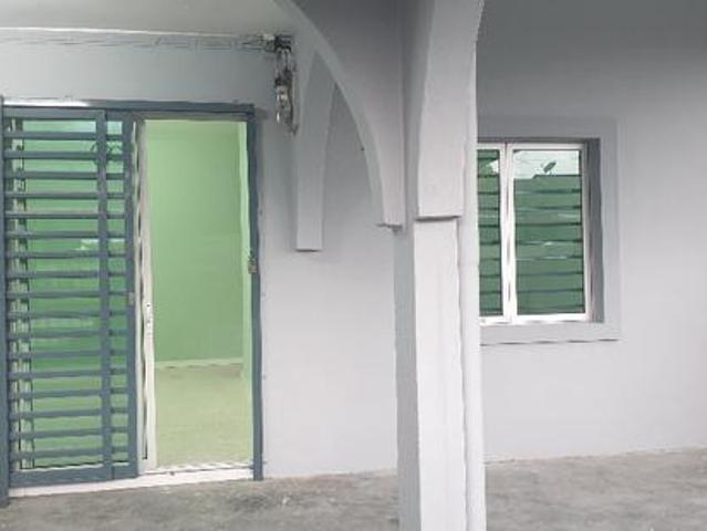 Terraced House for sale in Malaka