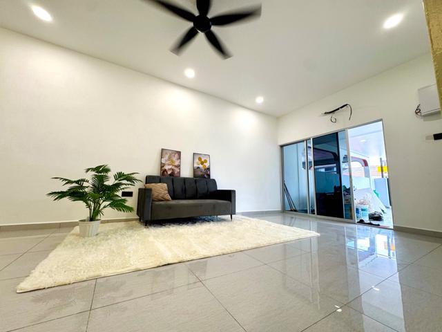 Terraced House for sale in Malaka
