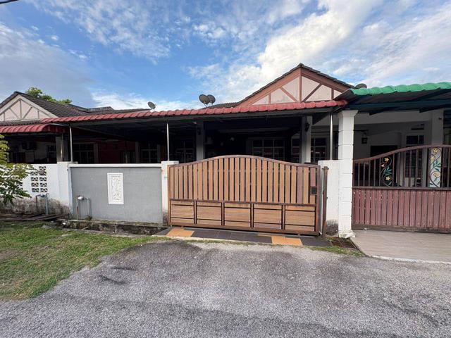Terraced House for sale in Malaka