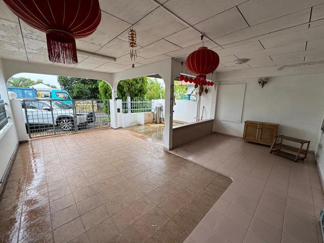 Terraced House for sale in Malaka