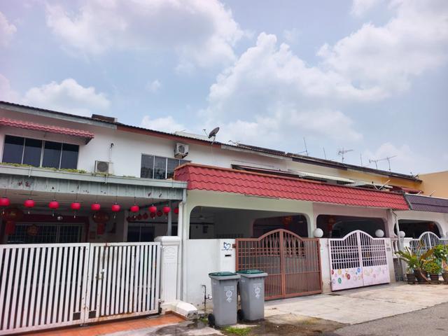 Terraced House for sale in Malaka