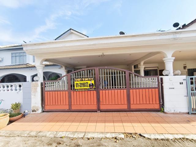 Terraced House for sale in Malaka