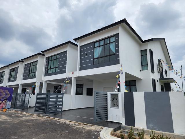 Terraced House for sale in Malaka