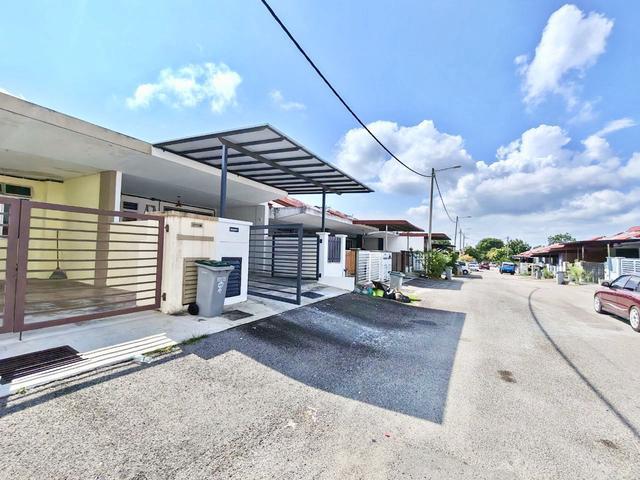 Terraced House for sale in Malaka