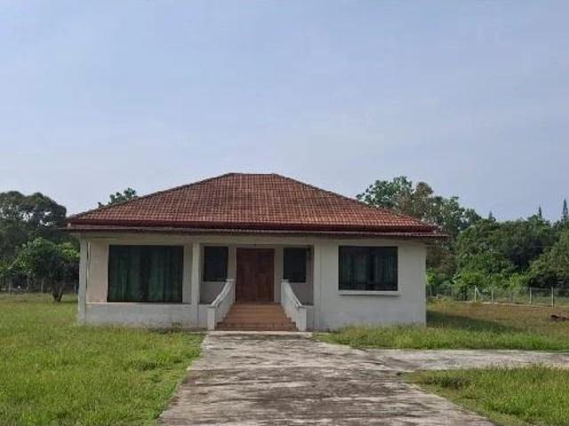 Bungalow for sale in Malaka
