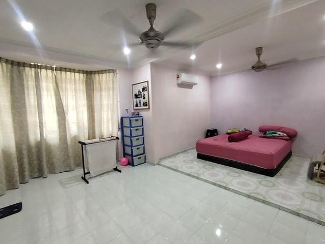 Terraced House for sale in Malaka