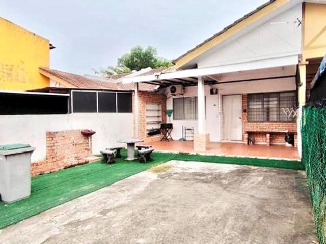 Terraced House for sale in Malaka