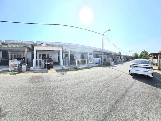 Terraced House for sale in Malaka