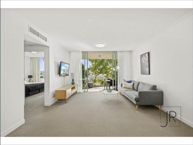Apartment for rent in Broadbeach Waters, Gold Coast City