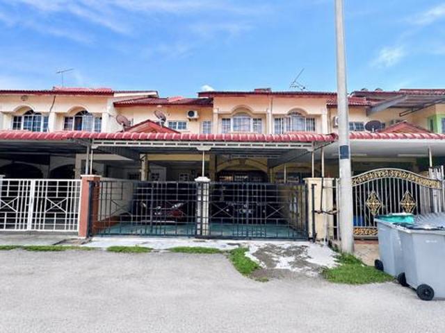 Terraced House for sale in Malaka