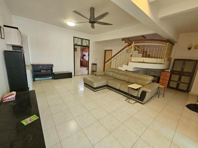 Terraced House for sale in Malaka