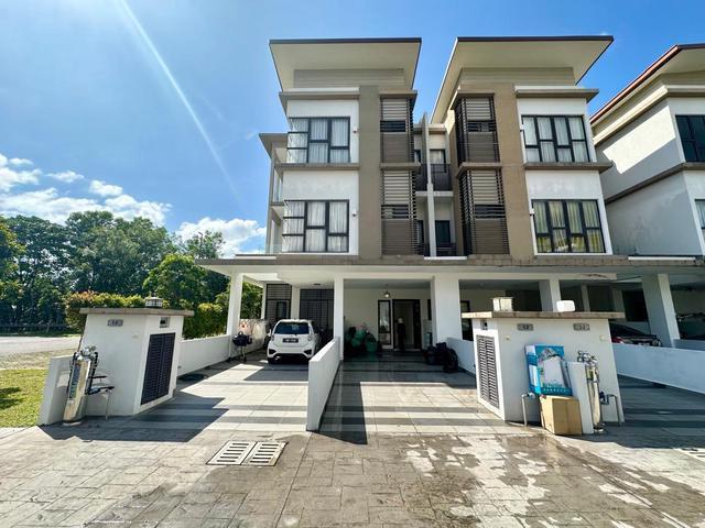 Townhouse for rent in Puchong, Majlis Bandaraya Subang Jaya
