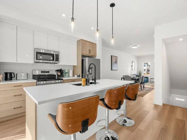 Townhouse for rent in Springbank Hill, Calgary