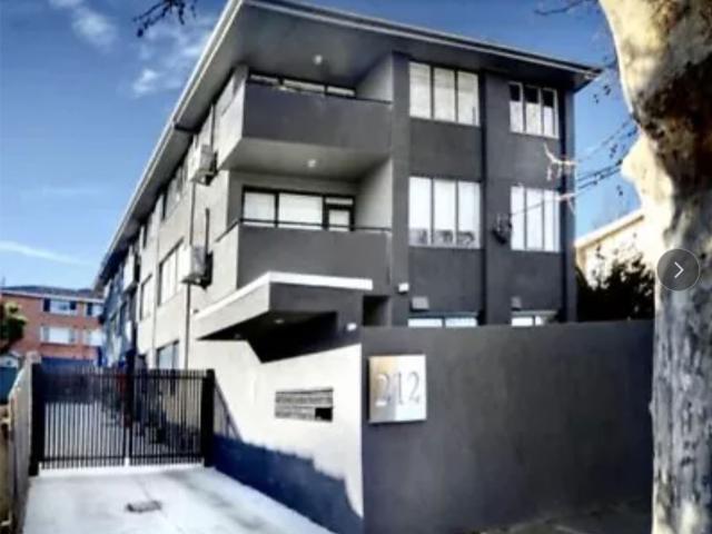 Apartment for rent in St Kilda East