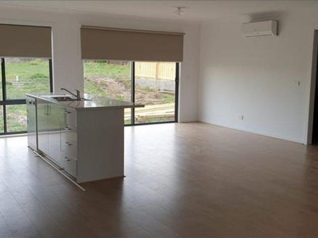 House for rent in Churchill, Victoria