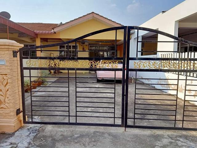Terraced House for rent in Malaka