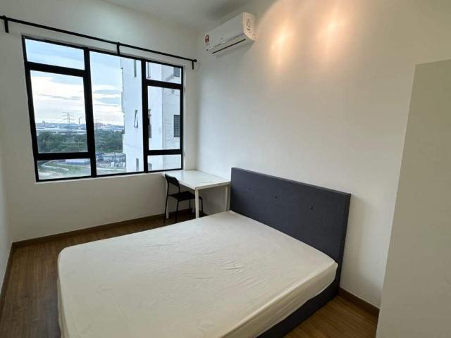 Room for rent in Petaling, Alam Impian