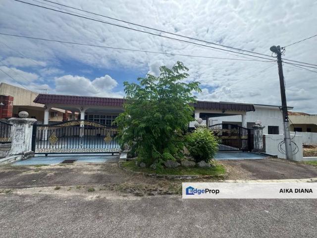 House for sale in Malaka