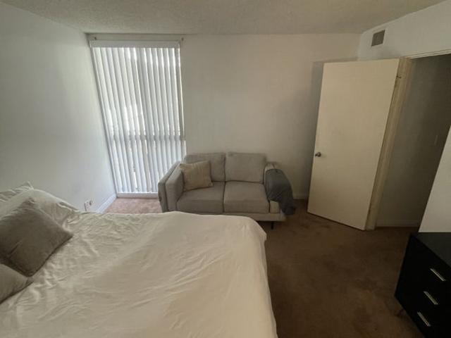 Room for rent in Sherman Oaks Neighborhood Council District, Canoga Park