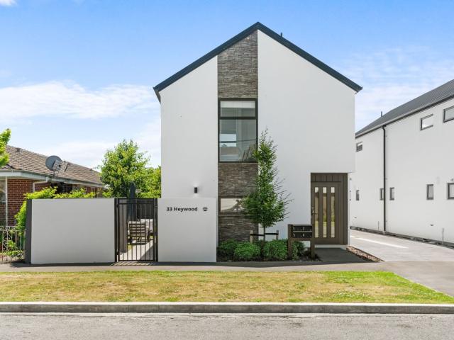 Townhouse for rent in Heathcote, Canterbury