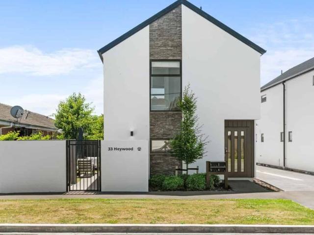 Townhouse for rent in Heathcote, Canterbury