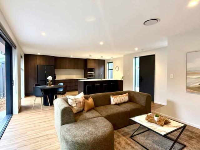 Townhouse for rent in Chaslands, Canterbury