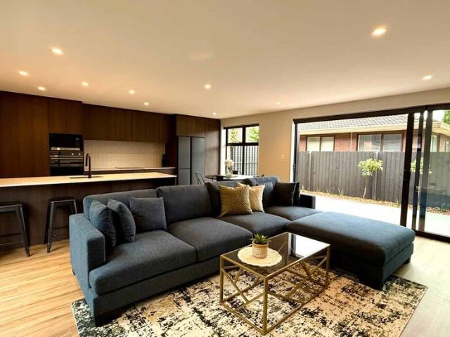 Townhouse for rent in Chaslands, Canterbury