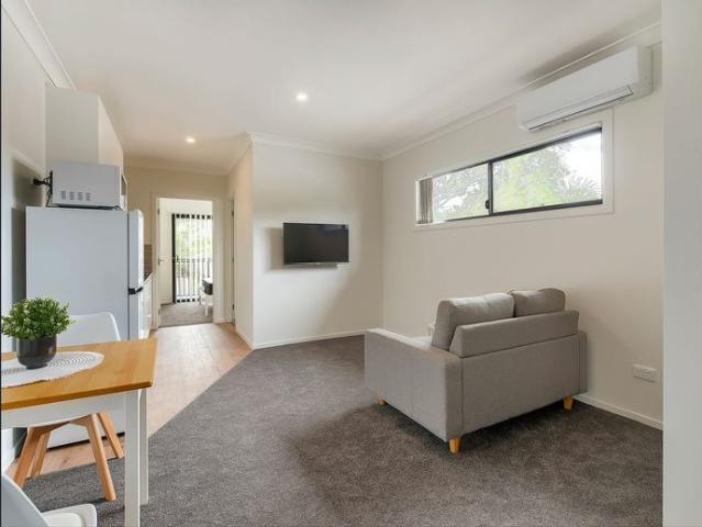 Granny Flat for rent in Lota, Greater Brisbane