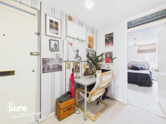 Apartment for rent in Highfield, Pouchen End