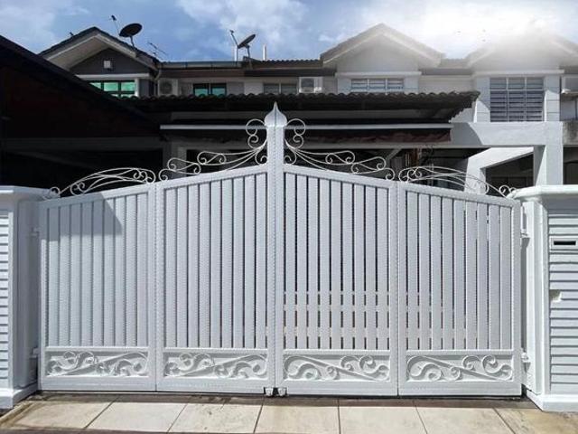 Terraced House for sale in Malaka