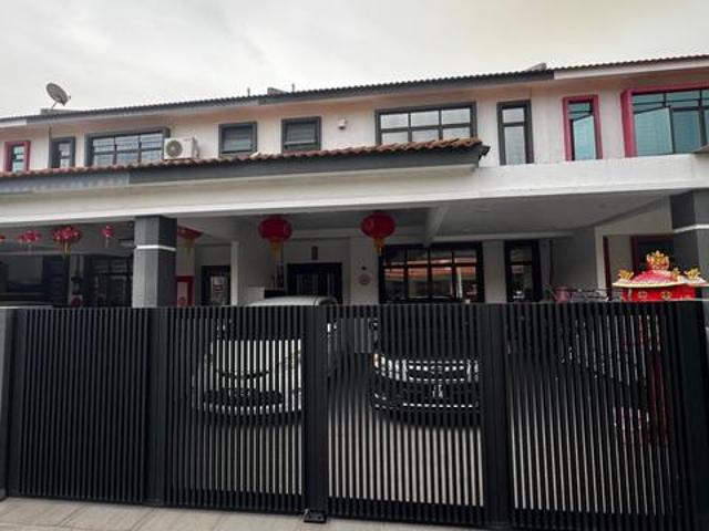 Terraced House for sale in Malaka