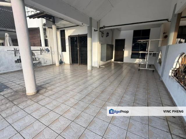 House for rent in Malaka