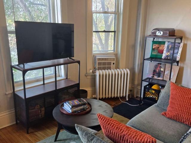 Room for rent in Lowry Hill, Minneapolis