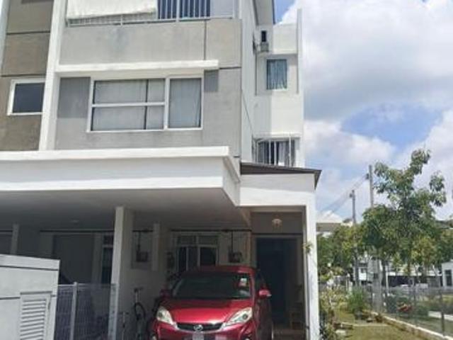Townhouse for rent in Tanjong Sepat, Selangor
