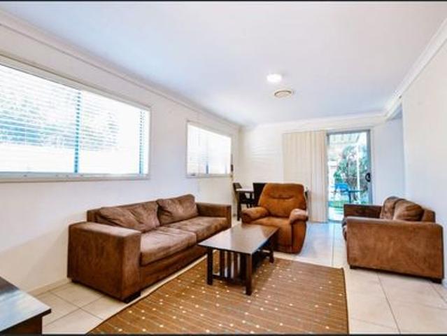 Townhouse for rent in Miles, Queensland