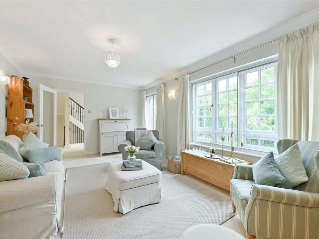 Townhouse for rent in Henley-on-Thames, Berrick Salome