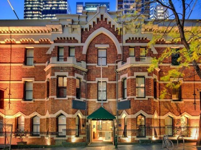 Apartment for rent in East End Theatre District, Melbourne